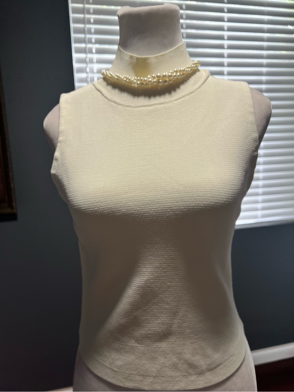 House of Harlow Classic Sleeveless Mock Neck Top in Cream. Size Small